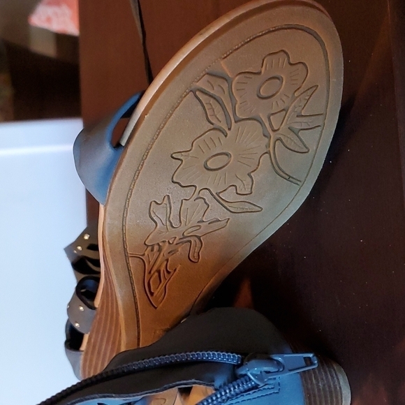 Beautiful sandals blue size 9W - Picture 4 of 6